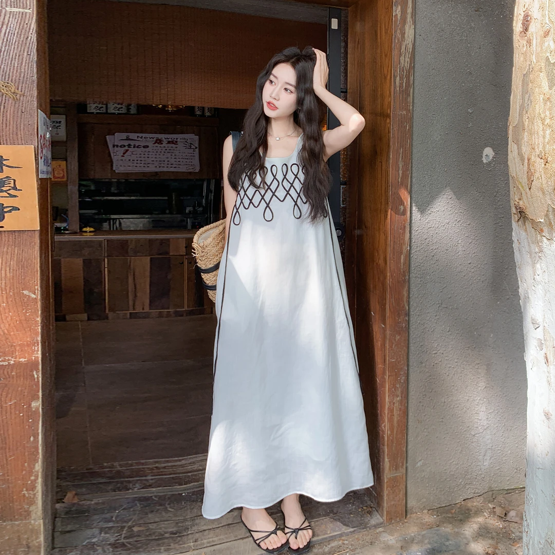 米白色无袖背心连衣裙女夏2025新款法式减龄气质显瘦独特漂亮长裙