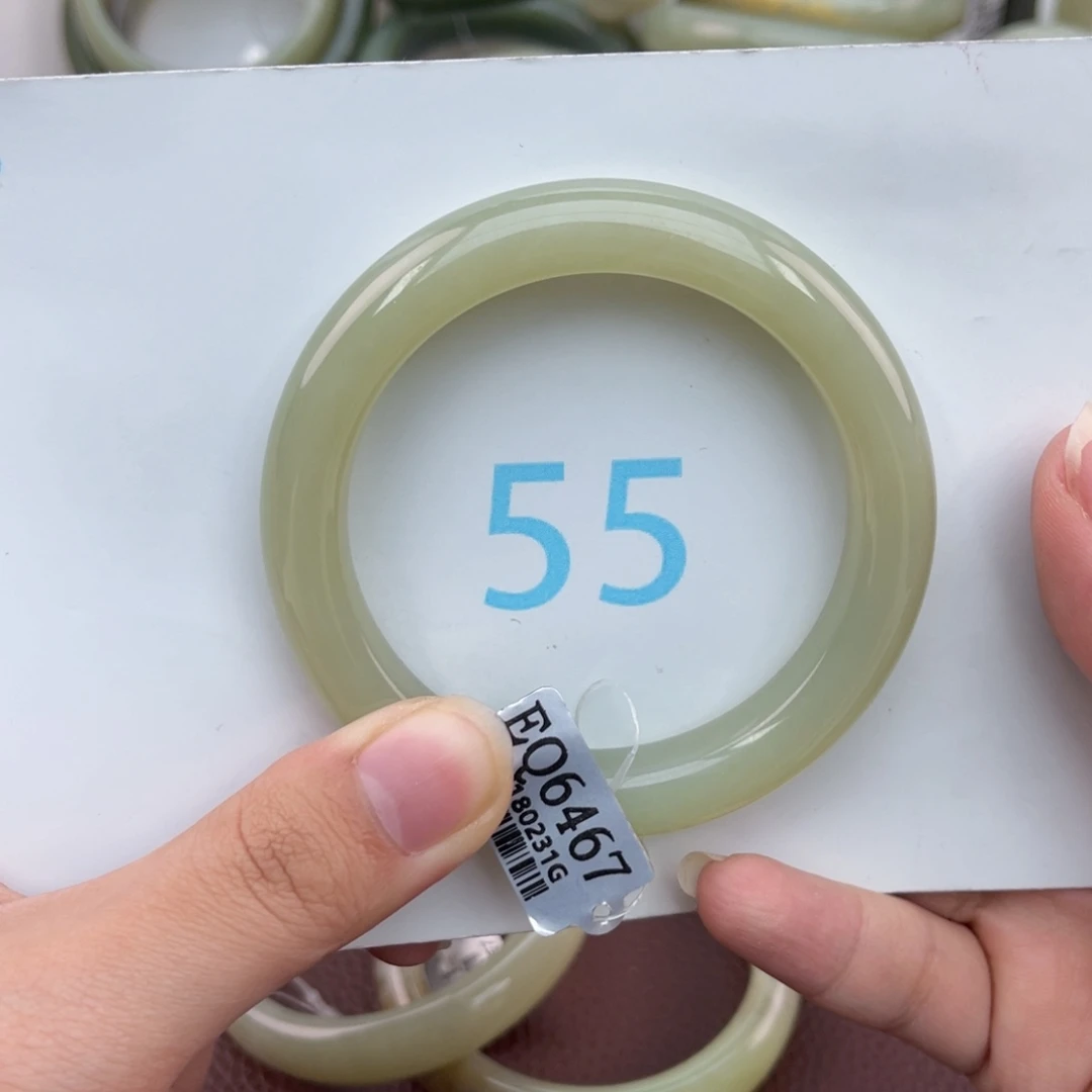 和田玉手镯未镶嵌点*