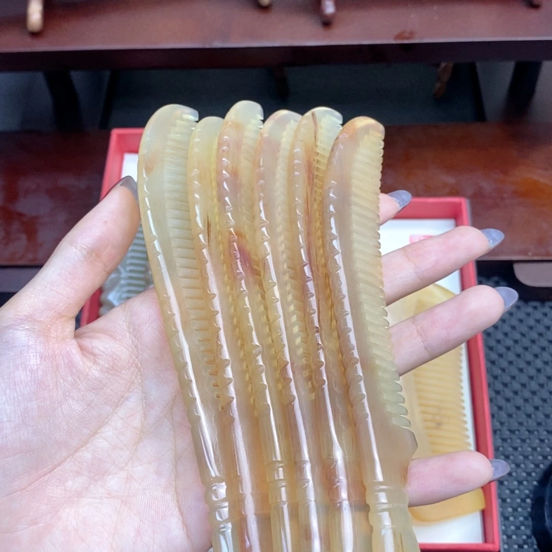 纯手工制作纯牛角梳子