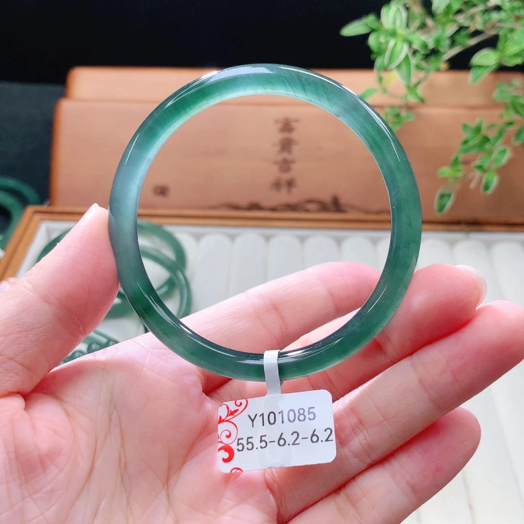 未镶嵌手镯（圆镯）翡翠