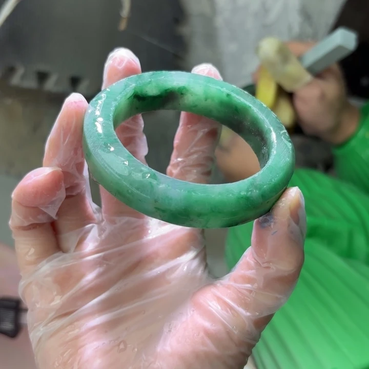 *****石英质玉（非洲翠）未镶嵌手镯定制