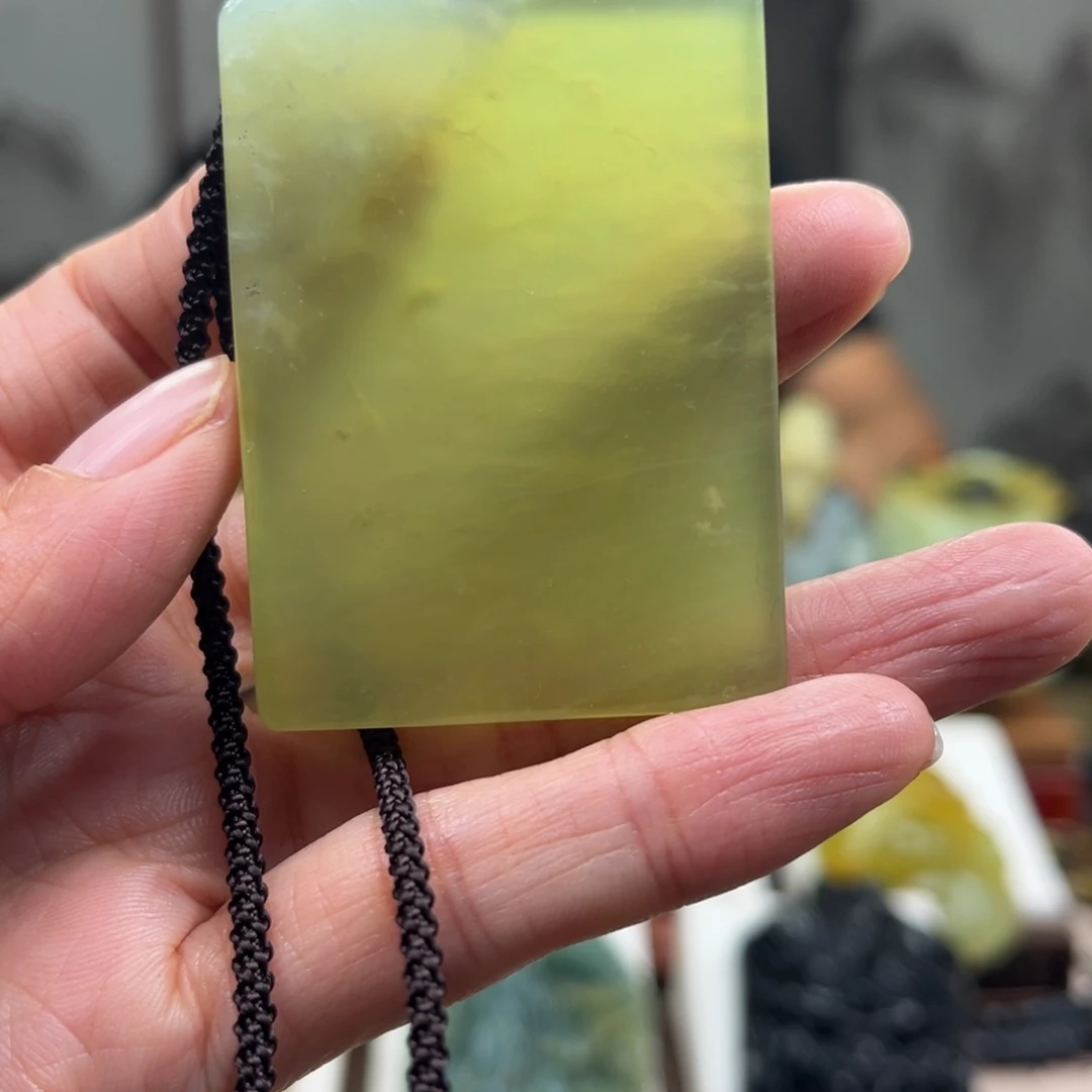 岫玉未镶嵌颈饰挂件