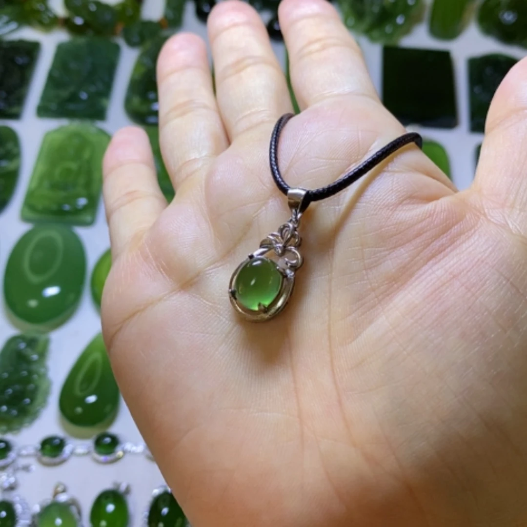 【闪购商品】蛇纹石玉颈饰未镶嵌