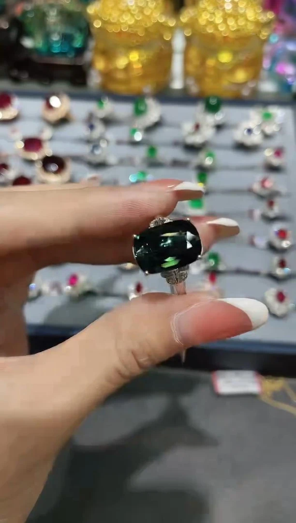 Pt950镶嵌碧玺戒指