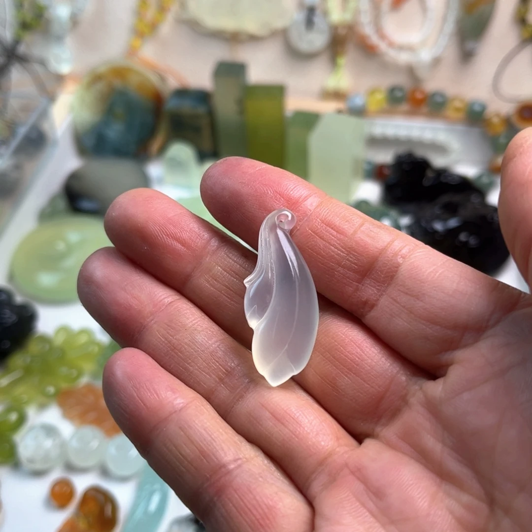 未镶嵌蛇纹石玉颈饰