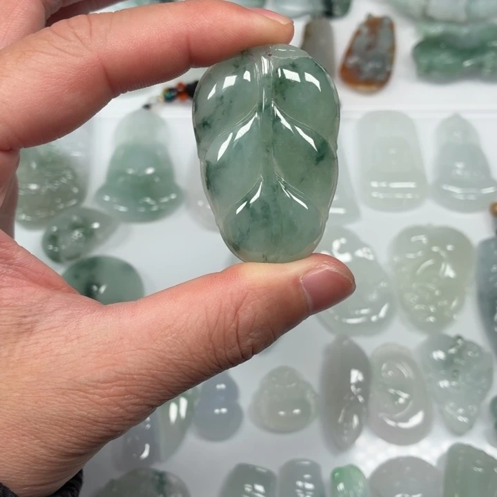 翡翠未镶嵌颈饰飘花叶子