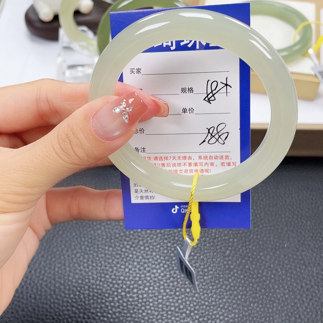 和田玉未镶嵌手镯