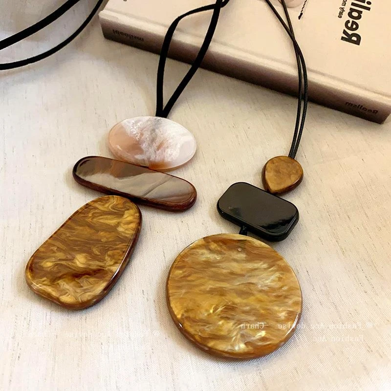 钛钢锆石项链 简约几何树脂渲染皮绳项链秋冬复古高级感时尚潮流i