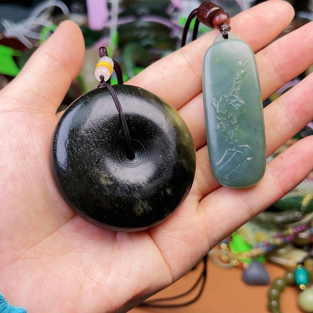 蛇纹石玉未镶嵌颈饰