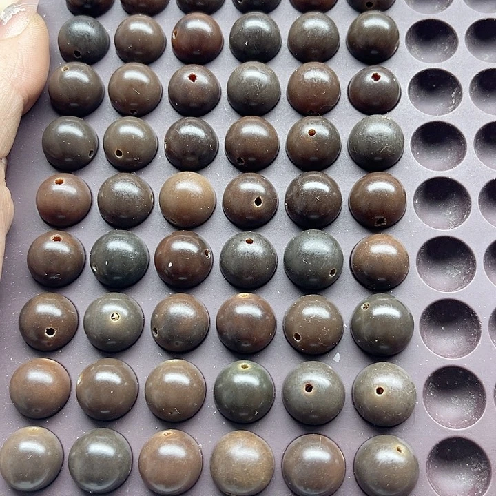 白玉菩提吊坠微瑕13巧克力圆30卡灯牌宠30