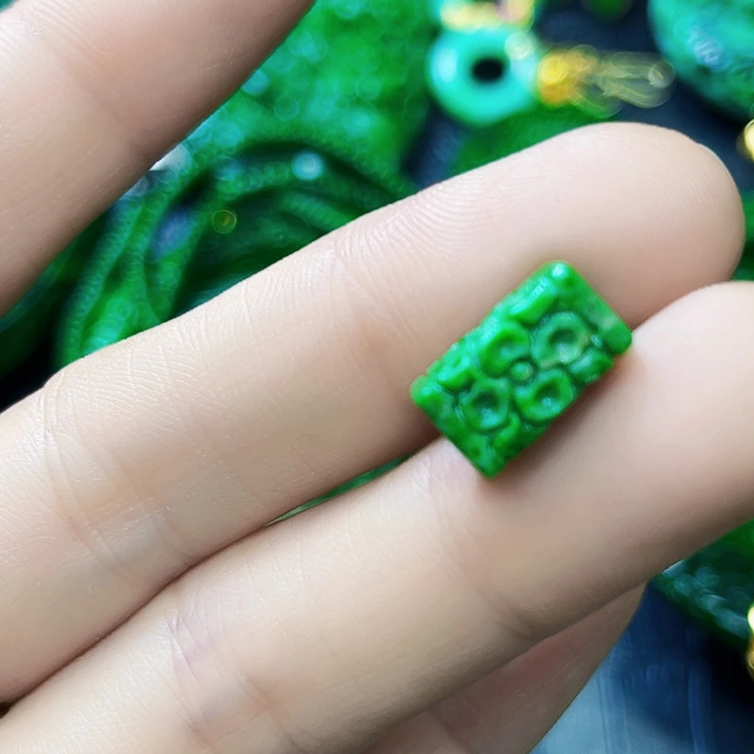 颈饰未镶嵌翡翠多样性