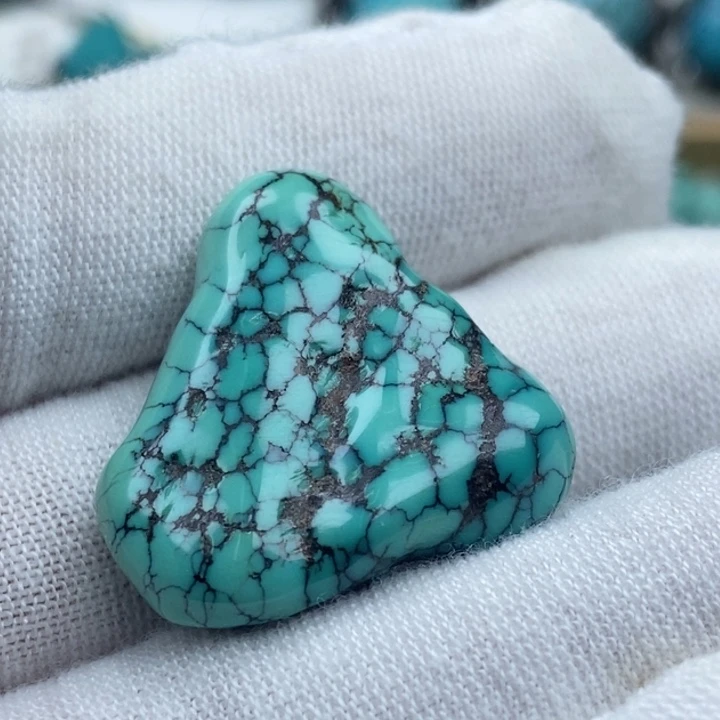 绿松石未镶嵌颈饰