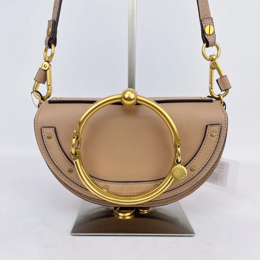 95新 Chloe/蔻依 蔻依 粉色牛皮圆环斜挎包底长18 J245