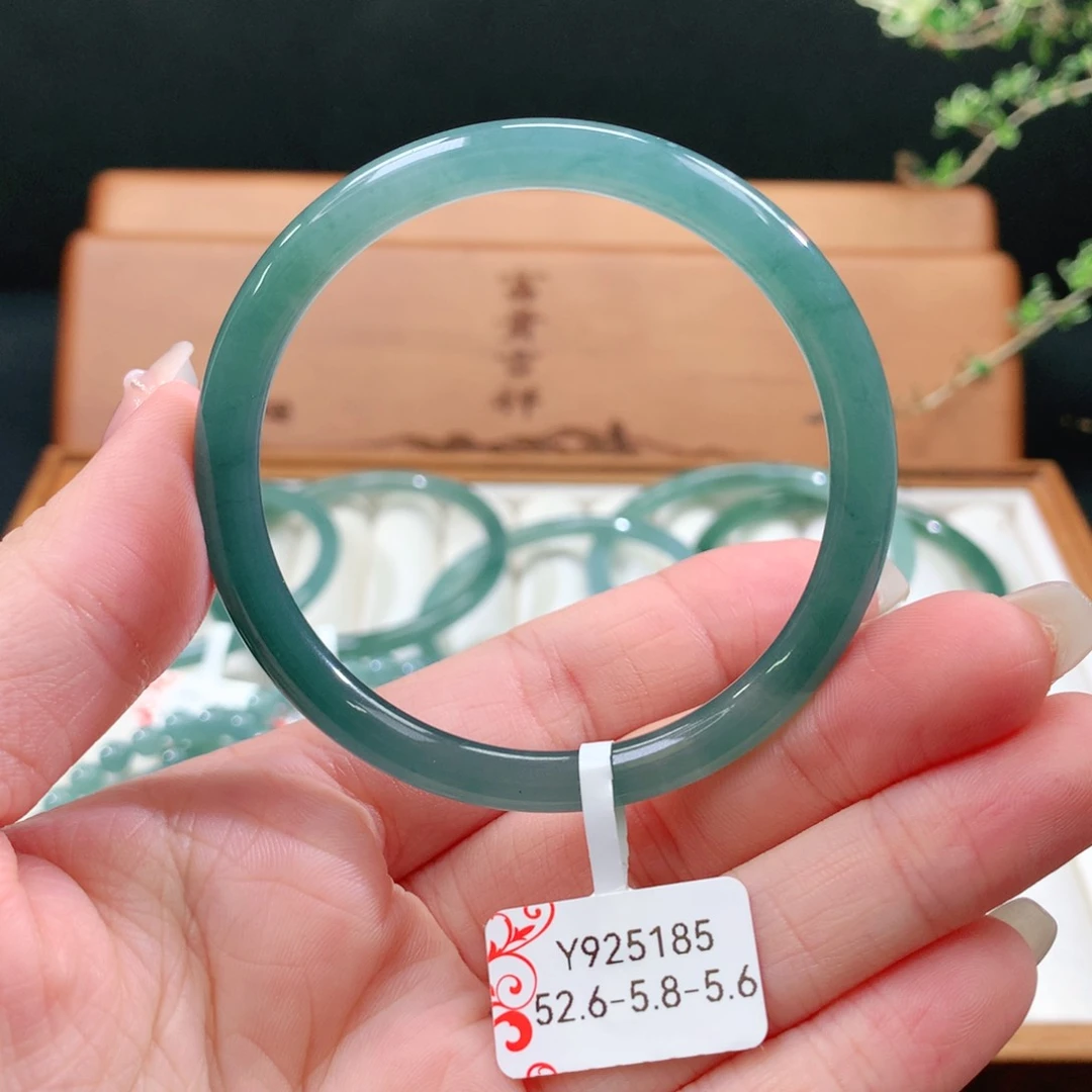 翡翠手镯未镶嵌天然