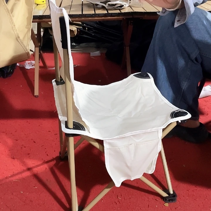 铁折叠小椅子颜色随机微瑕疵