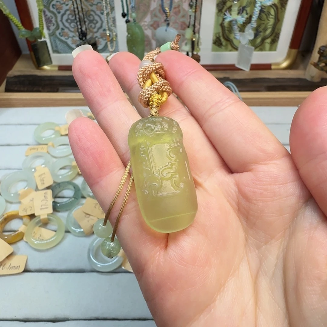 蛇纹石玉合金颈饰