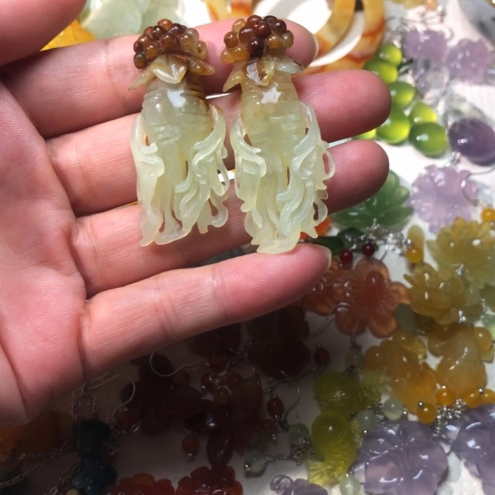 酱****未镶嵌蛇纹石玉耳坠