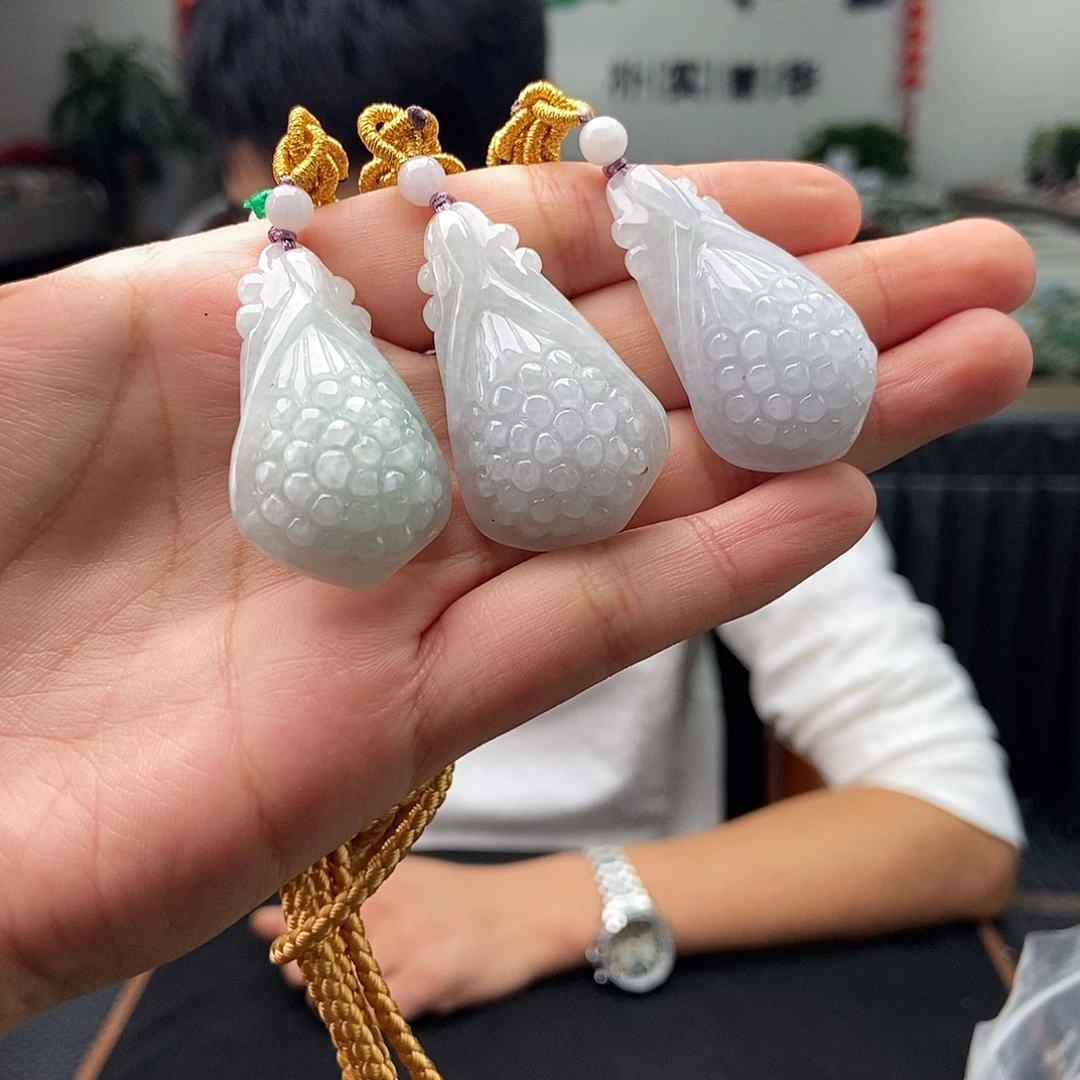 颈饰未镶嵌翡翠颜色多样性发拍一发一