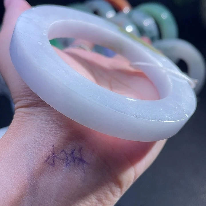 定制翡翠未镶嵌翡翠手镯