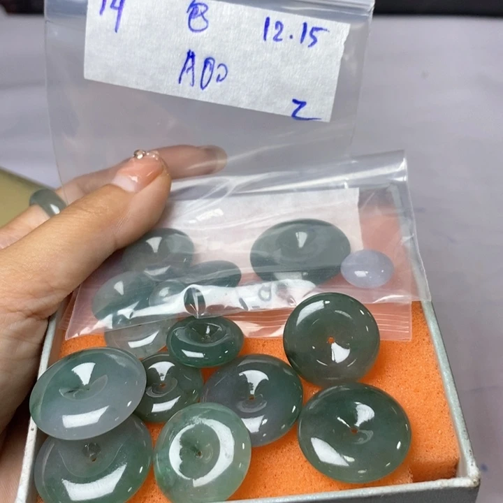 包***咪定制翡翠未镶嵌不退