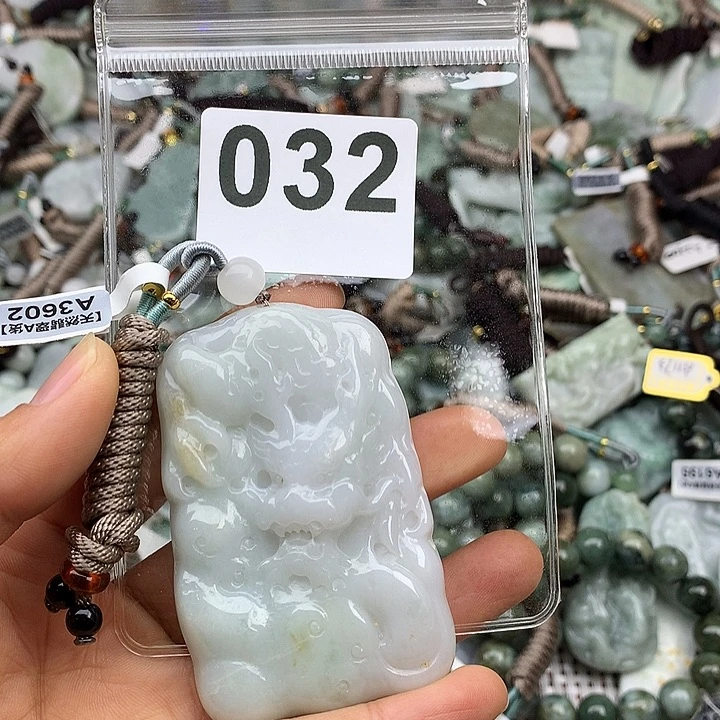 翡翠颈饰未镶嵌樱**下翡翠