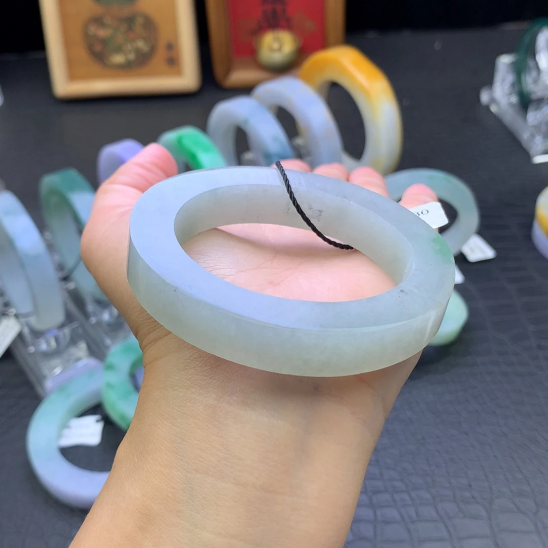 定制翡翠未镶嵌翡翠手镯