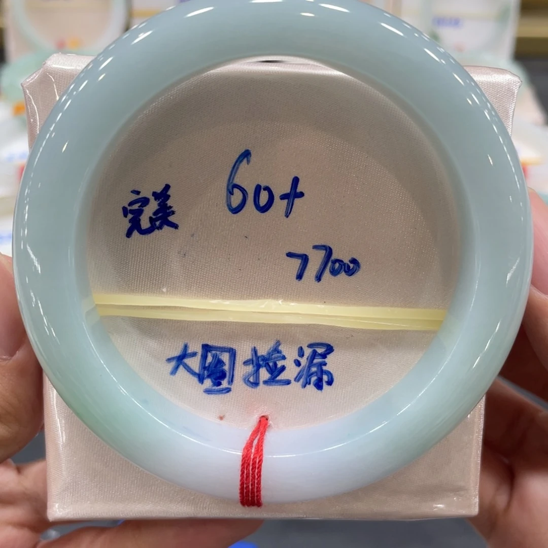 翡翠手镯未镶嵌翡翠手镯