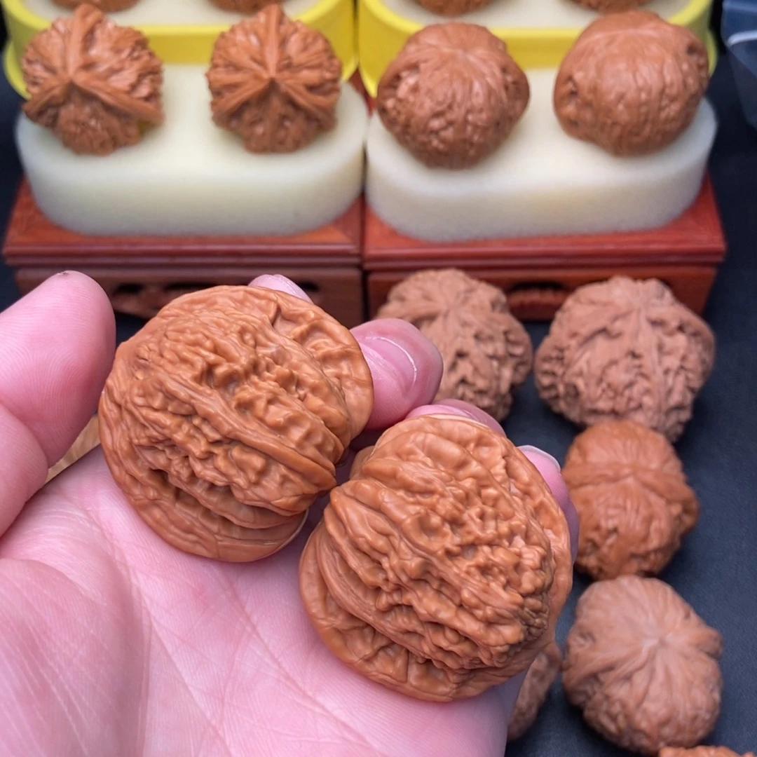 文玩核桃把件老树红楼40