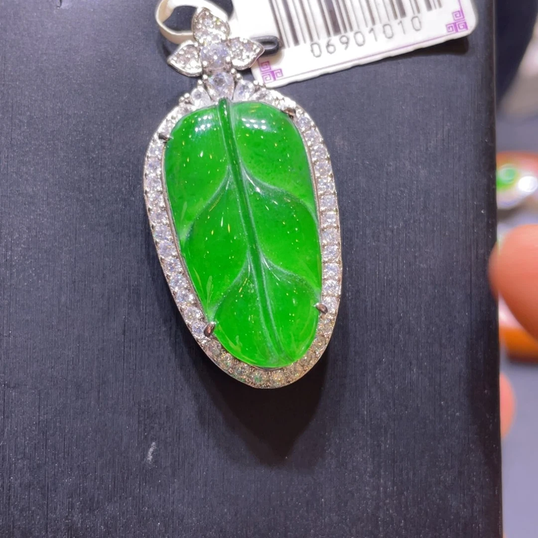 翡翠未镶嵌颈饰吊坠