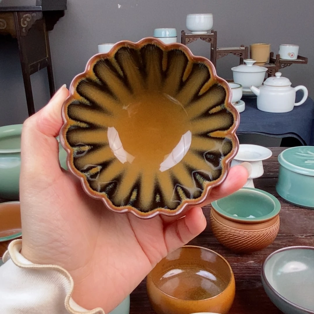 铁胎枯叶黄釉 菊瓣杯 花口杯 不开片