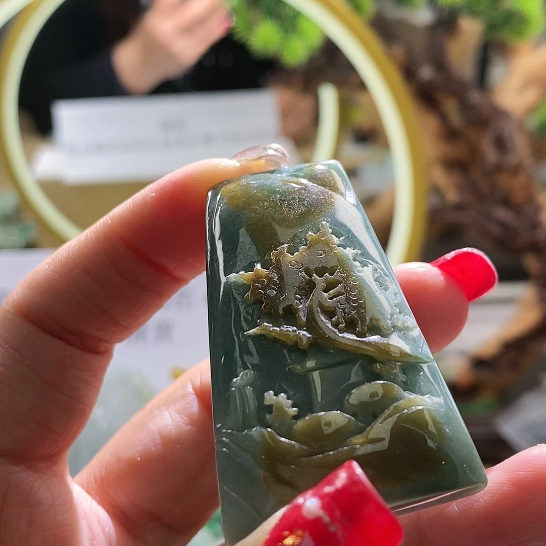 【闪购商品】翡翠颈饰未镶嵌山水