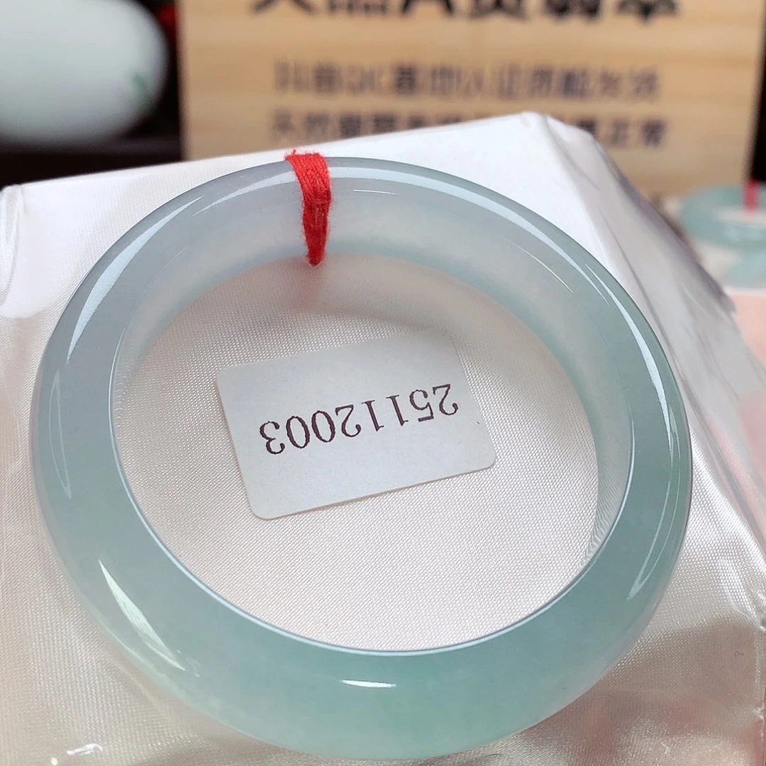 未镶嵌手镯翡翠老冰胶！种水嘎嘎好！强推完美！