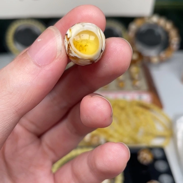 顺***然琥珀未镶嵌裸石19号