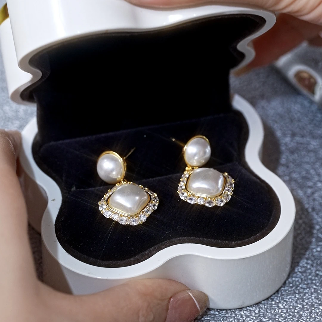 铜合金耳饰 精致方形耳钉百搭轻奢法式简约时尚高级感ins耳环气质