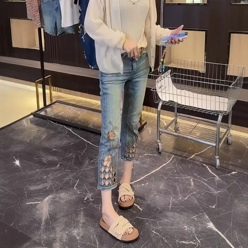 2025夏季新款大码显瘦八分烟管裤小个子重工刺绣镂空直筒牛仔裤女