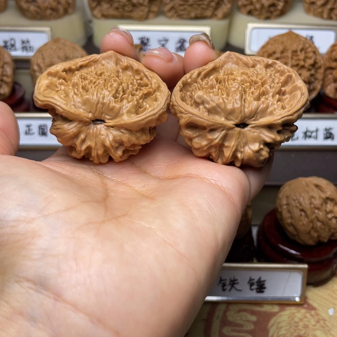 文玩核桃把件好**活蛇王46左右