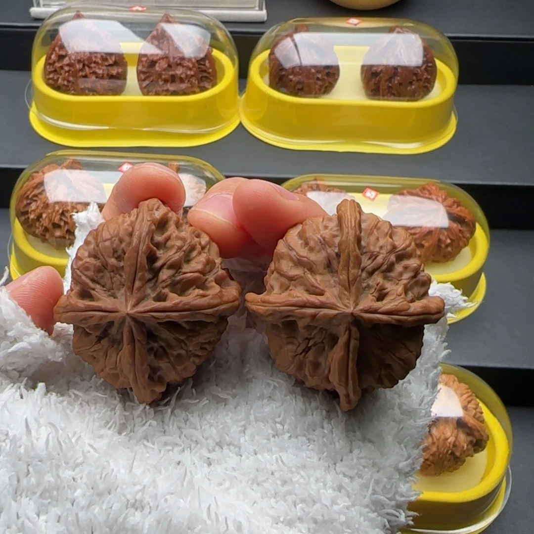 文玩核桃把件玉玺四棱全44