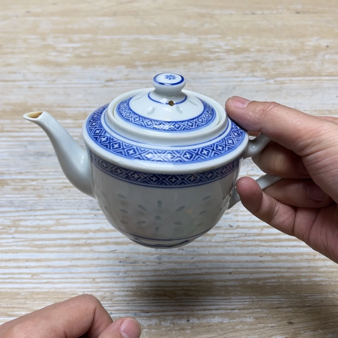 瓷片密密麻麻地排列在