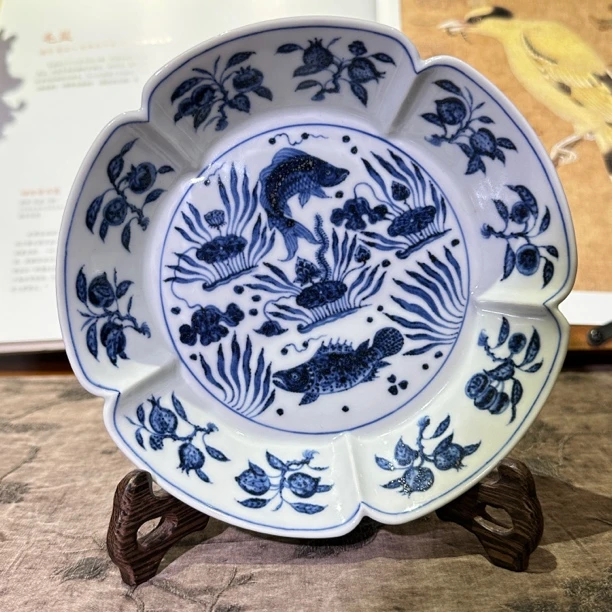 元煦和晓 青花鱼藻纹花口壶承
