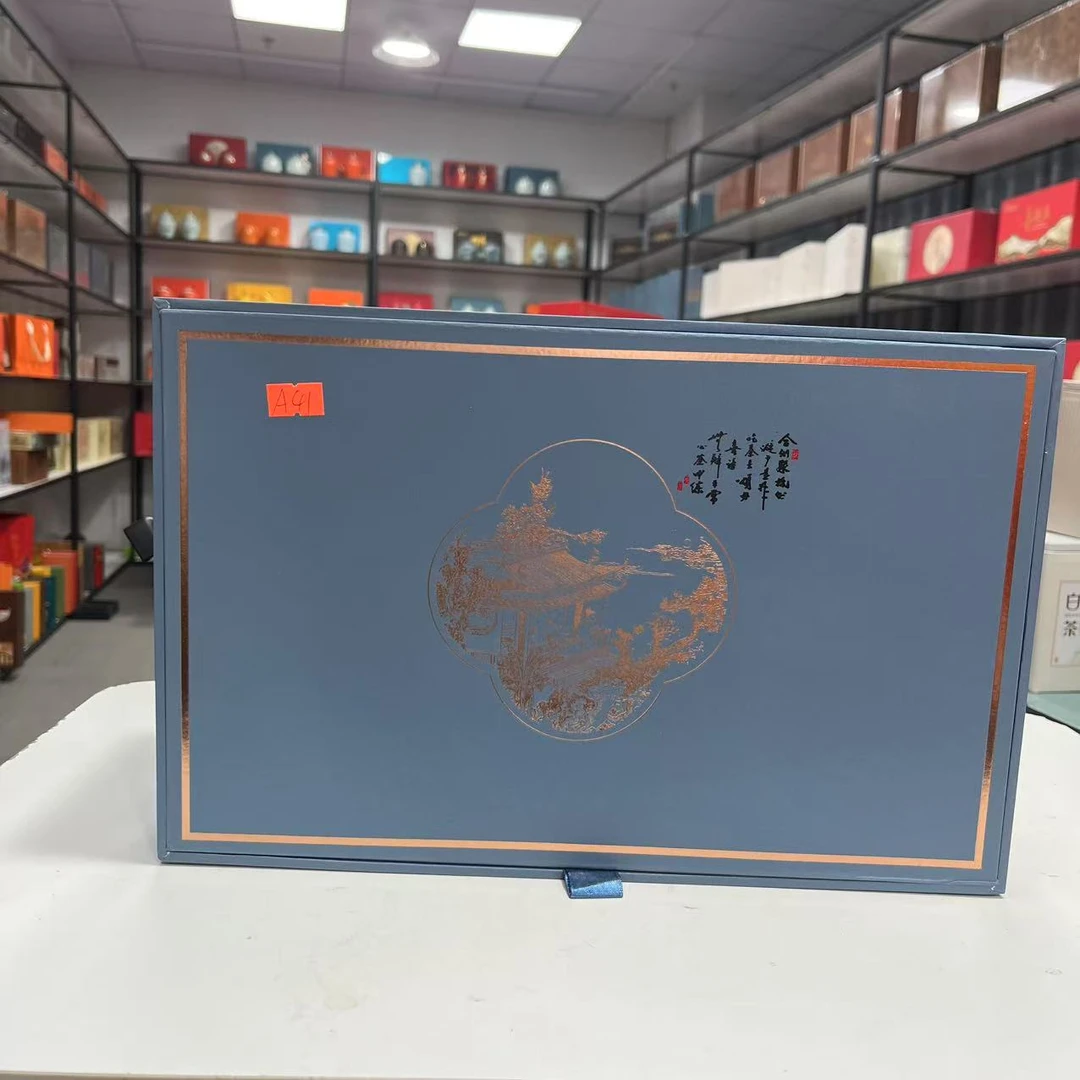 孤品 A41礼盒破损茶饼介意勿拍（无礼袋介意勿拍）