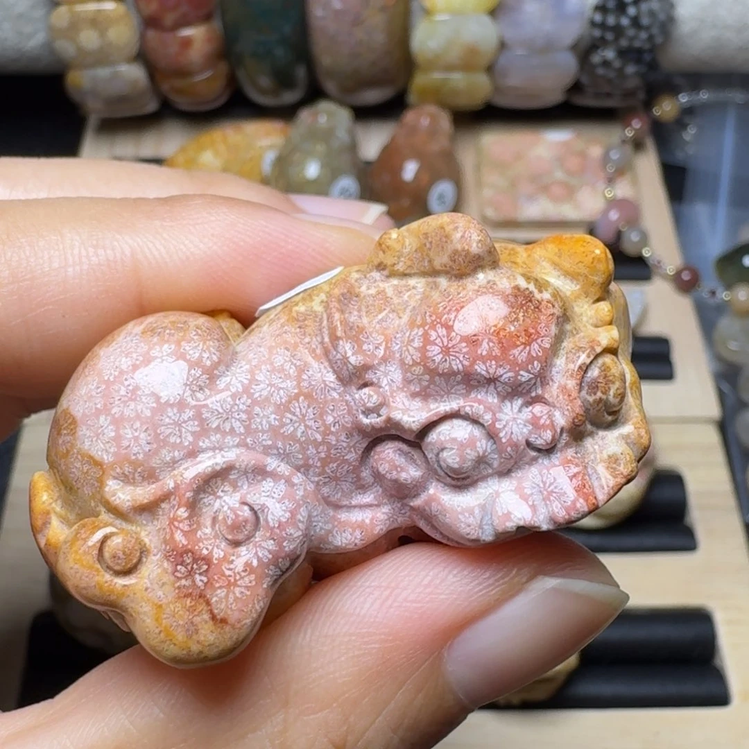 未镶嵌霸王貔貅 管偏财，摆件手把挂件硅化玉