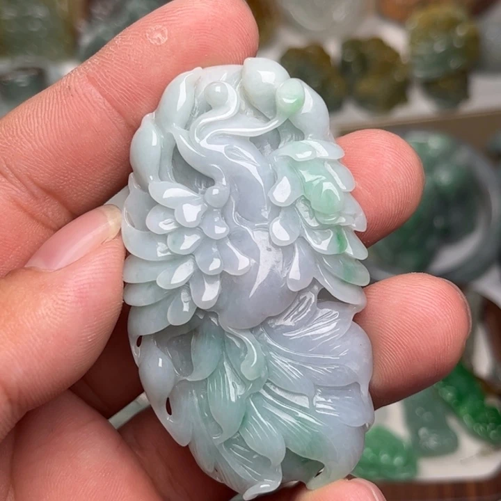翡翠未镶嵌颈饰凤凰