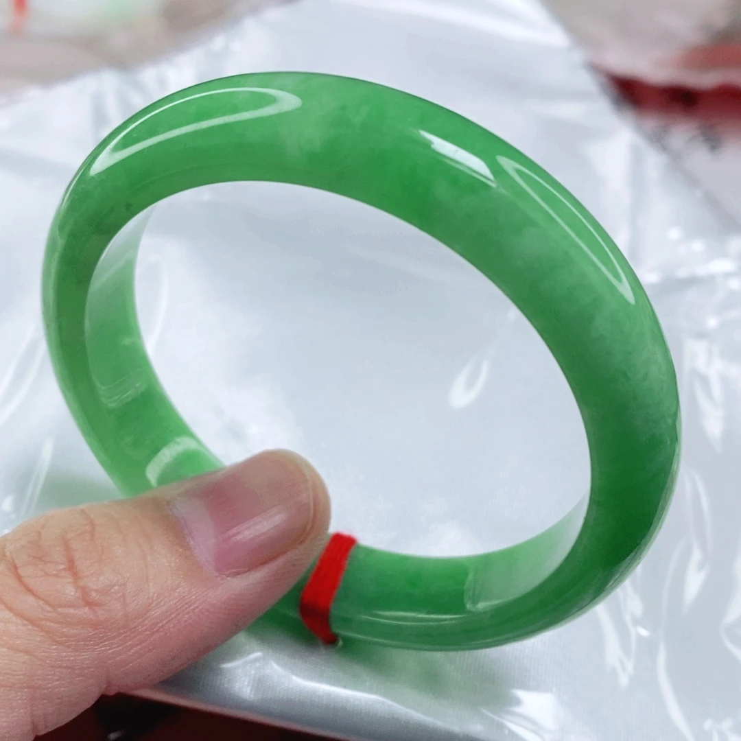 未镶嵌手镯翡翠糯****?53圈口毕业