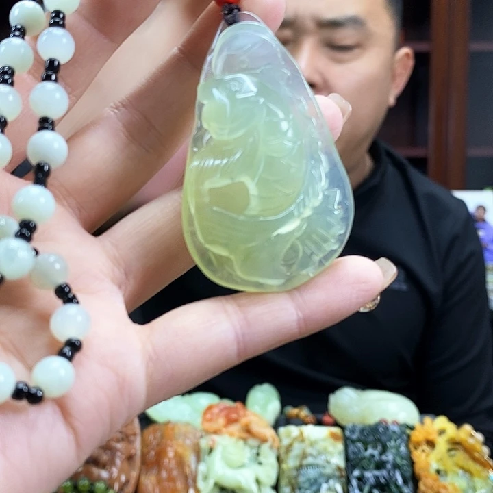 蛇纹石玉吊坠未镶嵌