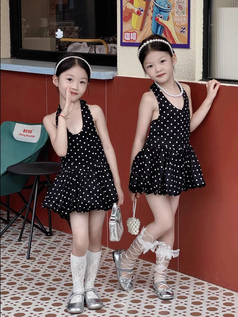 2025夏季新品女童连衣裙女宝宝波点挂脖露背裙时髦甜美复古花苞裙