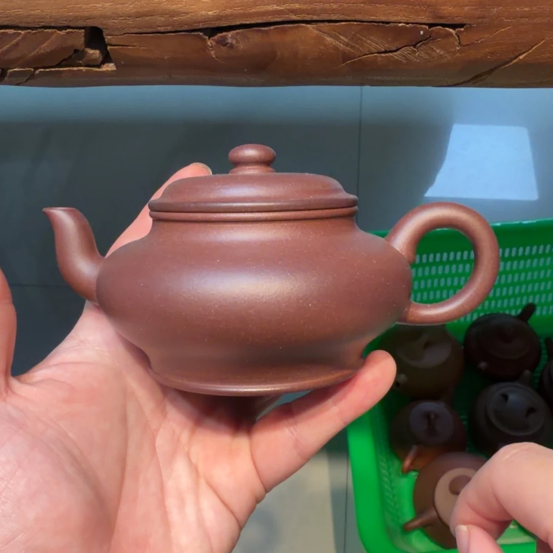 茶杯紫砂微瑕的壶