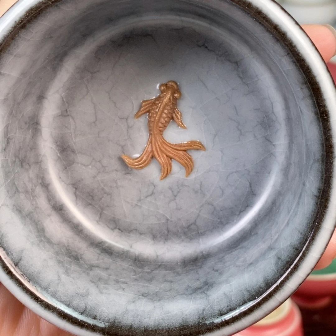 铁胎马蹄杯 月白金鱼杯 开片