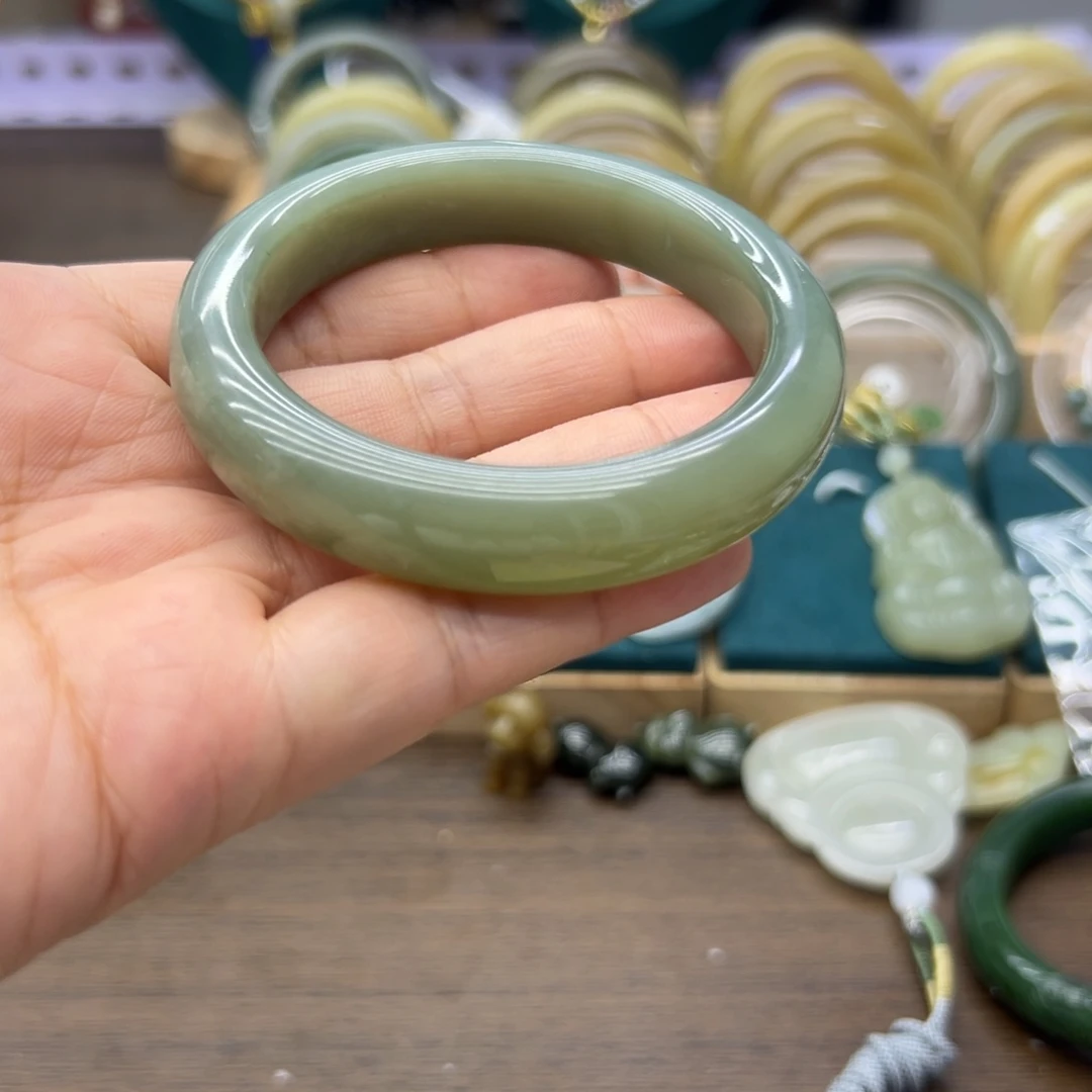 和田玉手镯未镶嵌?****！55.5圈围473