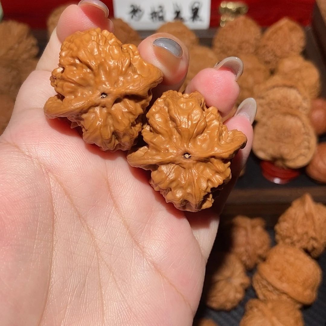 文玩核桃吊坠玲珑