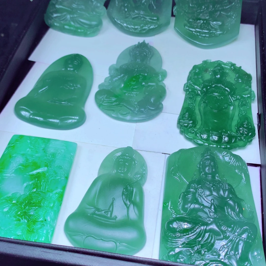 斜****定制翡翠未镶嵌天然翡翠A货毛货挂件